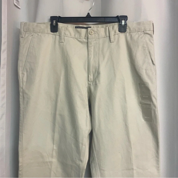NWT Eddie Bauer men’s khaki flat front pants tan size 40/34 - Picture 3 of 8